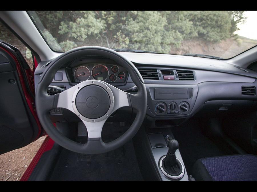  Mitsubishi Lancer Evolution RS 2004 года  (фото 4 из 20)